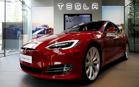 Tesla's stock is going down rapidly